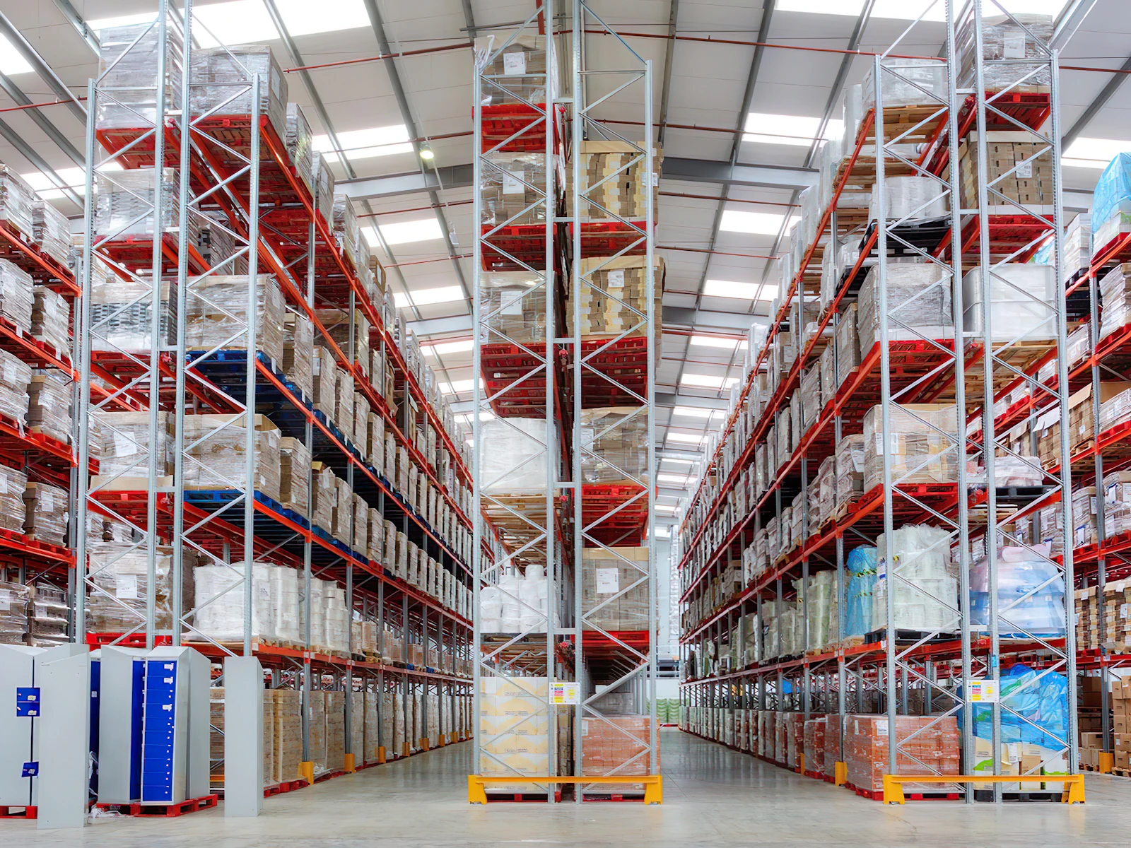 High-bay warehouse aisle with palletised goods